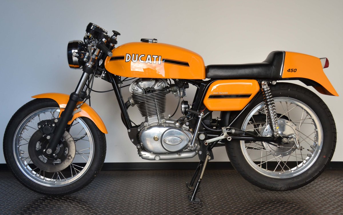 MotorradFuchs's tweet image. Motorrad-Fuchs, Osnabrück presents: Ducati 450 Desmo #tempolimit #oldtimer #ducati #autobahn #classicbikes #motorradfuchs #desmo #ducati450 motorrad-fuchs.com/en/single,1382…