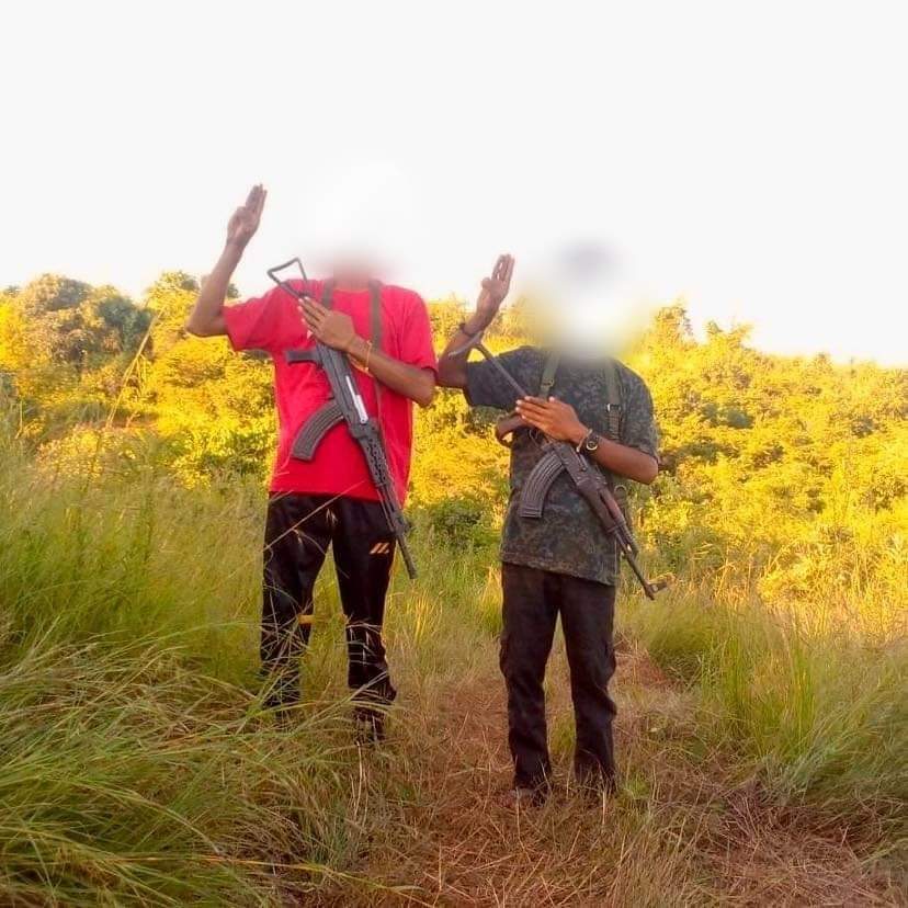 darika131's tweet photo. Scenes of People's Defense Force (LCDF) in Lashio, northern Shan raising three fingers salute signs in somewhere of jungle.

#NoFlyZoneInMyanmar
#Oct16Coup  
#WhatsHappeningInMyanmar https://t.co/Y9mZXetygB