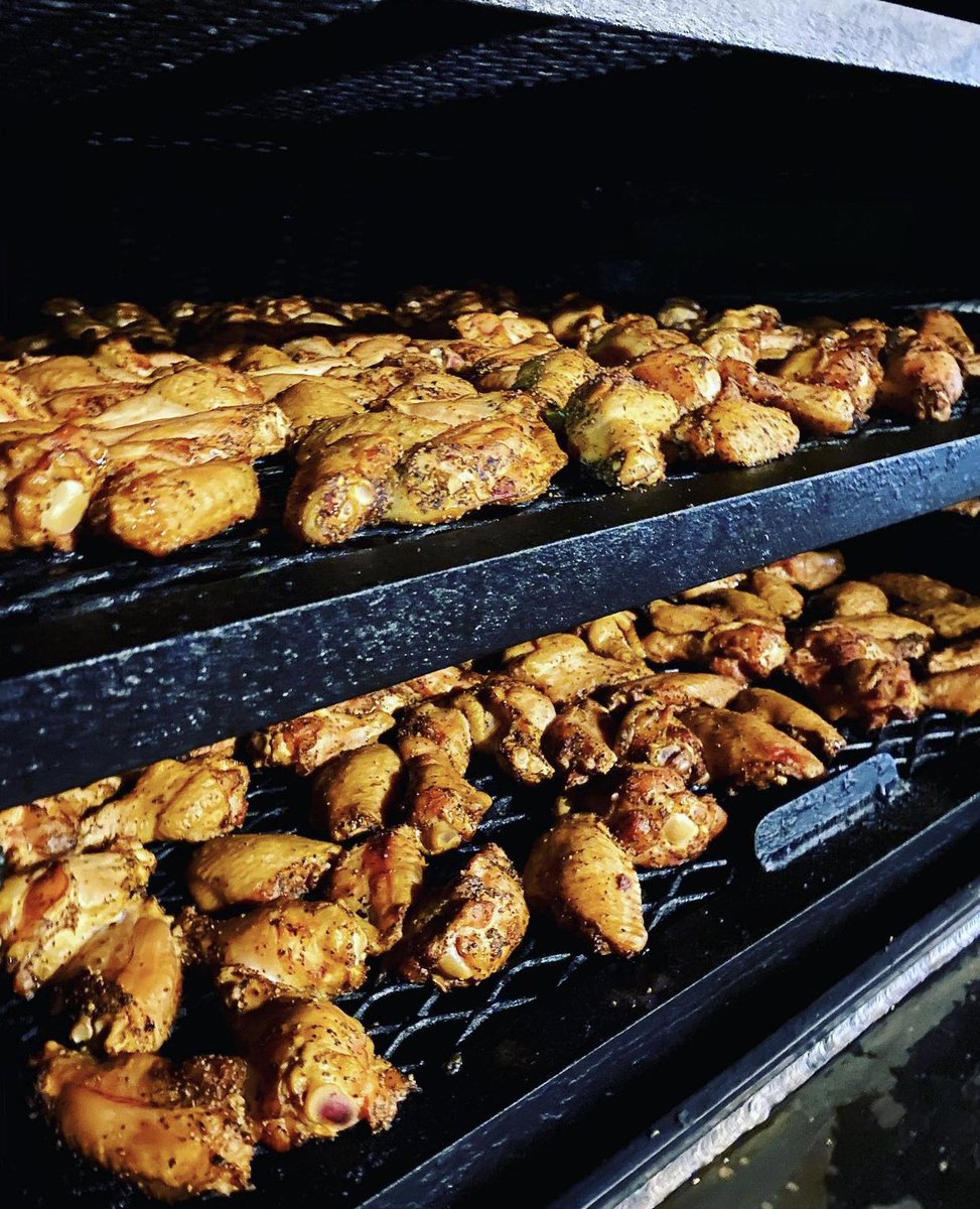 StilesSwitchBBQ's tweet photo. Early Game Days mean we double down on the Oak Smoked Wings! It’s a crisp cool morning &amp; we are here for it! #Saturday we’ve got all the Smoked Meats &amp; don’t skip that special @texasmonthly @tmbbq #TMBBQWeek #TexasTrinit Here we go! #GameDay  #AustinTexas #ATX #CedarParkTX #BBQ https://t.co/Z8szgG1GK1