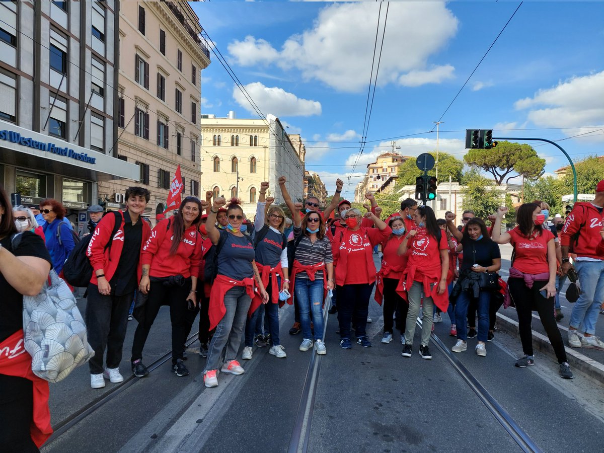 FilcamsGenova's tweet photo. #Maipiufascismi #16ottobre https://t.co/ZAP6IljPfX