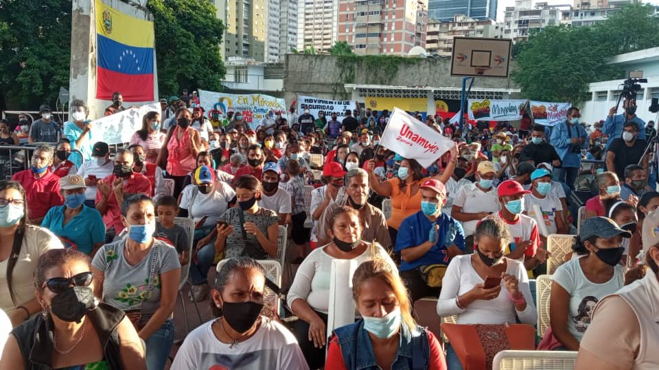 🇻🇪 MISION ROBINSON MIRANDA 🇻🇪

Presente en Acto de Juramentación del Comando de Campaña Aristóbulo Isturiz de los Movimientos Sociales. Nuestra misión dijo presente <a href="/MisinRobinsonP2/">Luis Raul Padrón</a> 

<a href="/Sociabolivarian/">Lilian Oropeza</a>
@MPPEDUCACION 
<a href="/_LaAvanzadora/">Yelitze Santaella</a>

#MisiónRobinsonMiranda