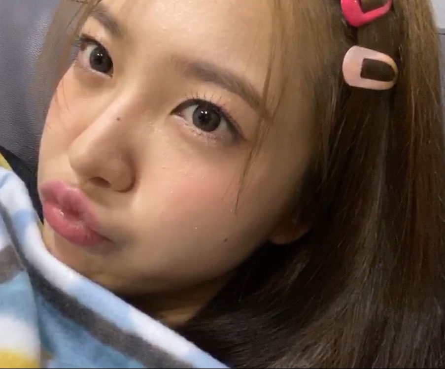 cuteyeripics's tweet photo. she’s so cute!! https://t.co/QGAe3bUti9