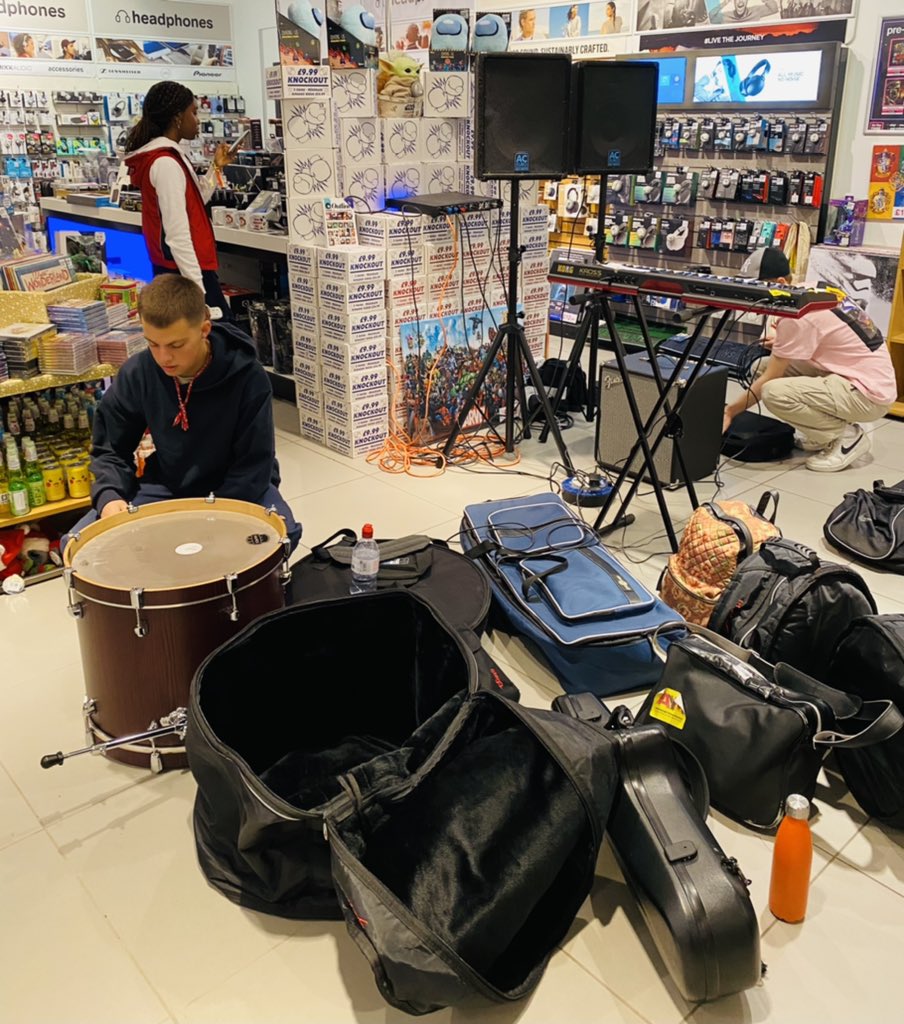 hmvNorwich's tweet photo. Getting ready #hmvLoveAndLocal
On @AlbumDayUK celebrating women in music, the fabulous #AliceLily band.
Don’t miss them @2pm 
@Chantry_place https://t.co/gUFa2VIAoR