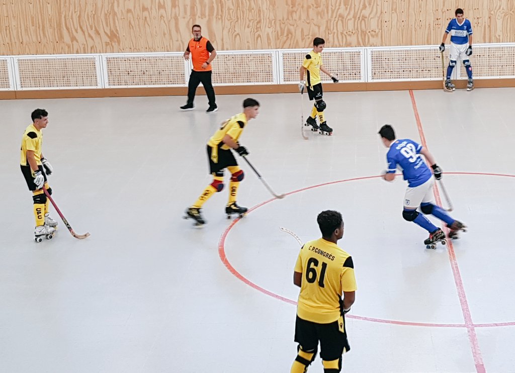 ToniVentu5's tweet photo. Júnior A @clubpaticongres 8 - @HCSentmenat 2. Inici visitant, més ficats al partit (0-2), amb empat al descans
A la 2a part, s'ha anat imposant la superioritat local, davant la davallada física dels visitants. Retrobada del mestre d'@hoqueiporters15 amb l'alumne @arnauventuretaa https://t.co/Tzsr7OzoFC