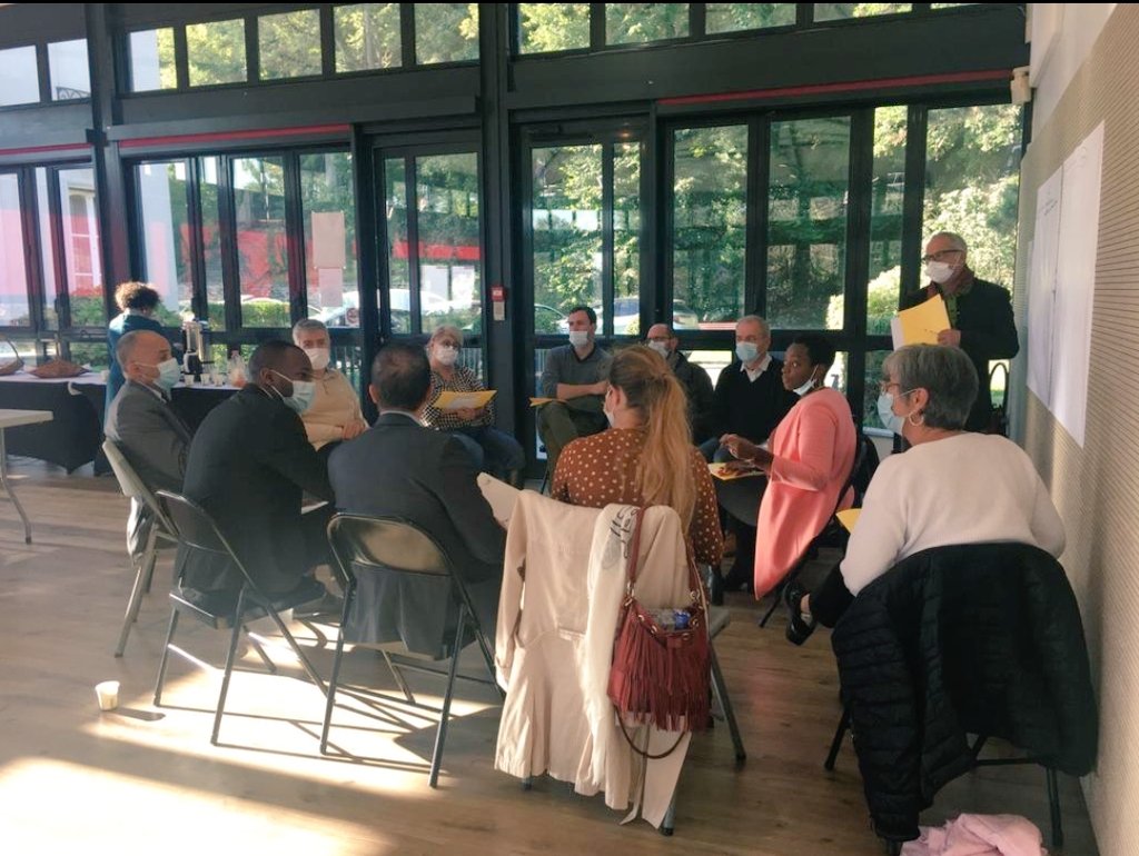 LePortMarlyOff's tweet photo. [Toujours pour vous...]
Élus et services étaient aujourd'hui réunis en séminaire de cohésion.
L'objectif : toujours mieux servir la plus belle ville du monde, que disons-nous, de l'Univers... et ses habitants !

Retour en images...👇 https://t.co/eyebdYUwTi