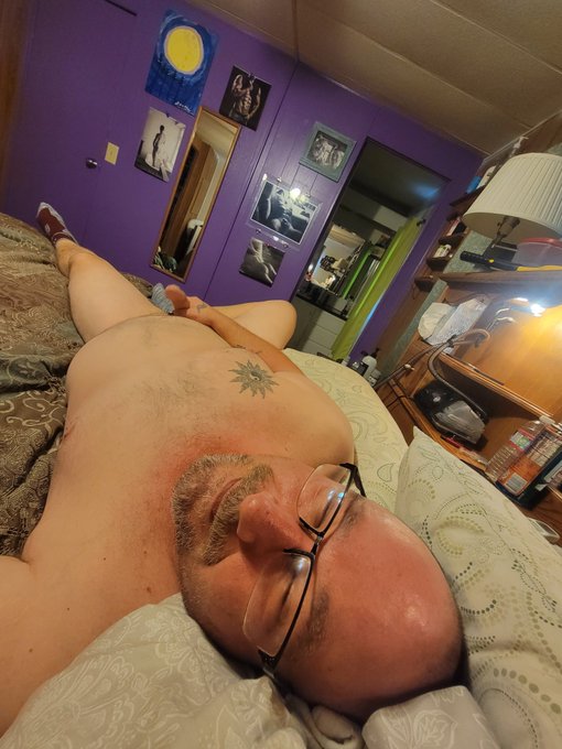 2 pic. Daddy is waiting for you! 
https://t.co/YJMmwuqQul
#gaybears #daddybear
#daddysboi #daddy #chubbottom