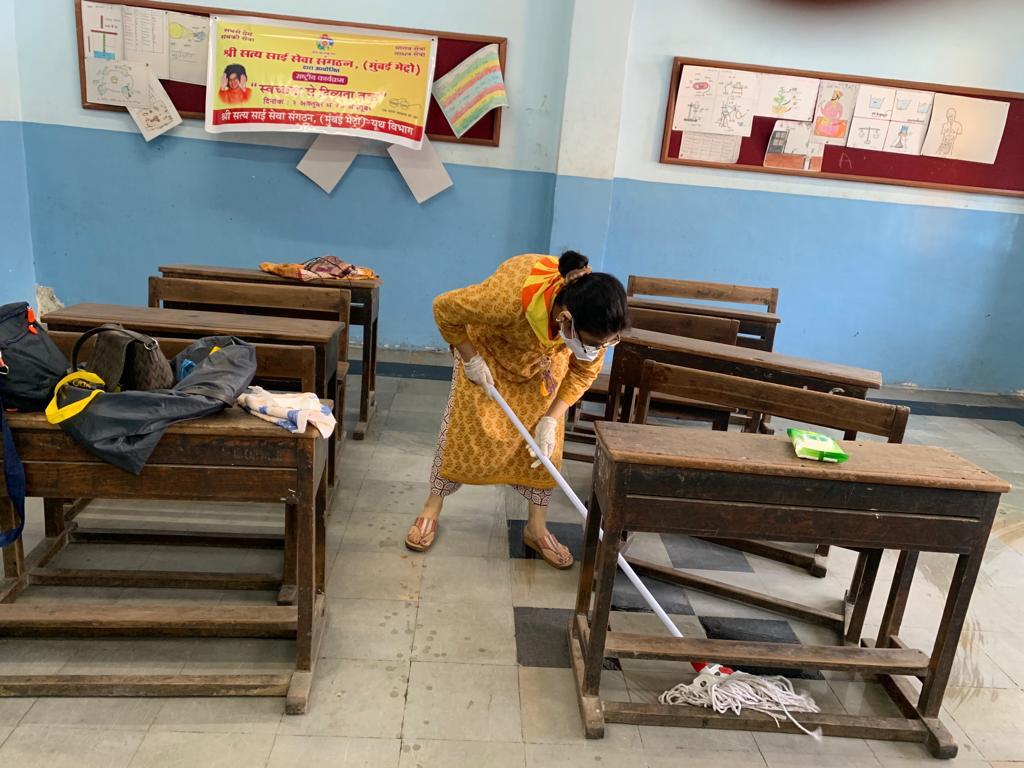 sssso_mah_goa's tweet photo. Aum Sri Sai Ram
As part of Swachta Se Divyata tak initiative, cleaning of the Khar danda municipal school was undertaken by the Mahila youth of Bandra Khar Santacruz Samithi on Sat, 16th Oct. 2021
@SaiMessengers
@ssssoindia
#SSSSOIndia #SSSSO_MMR #SSSYM https://t.co/FUGNNWNxgK