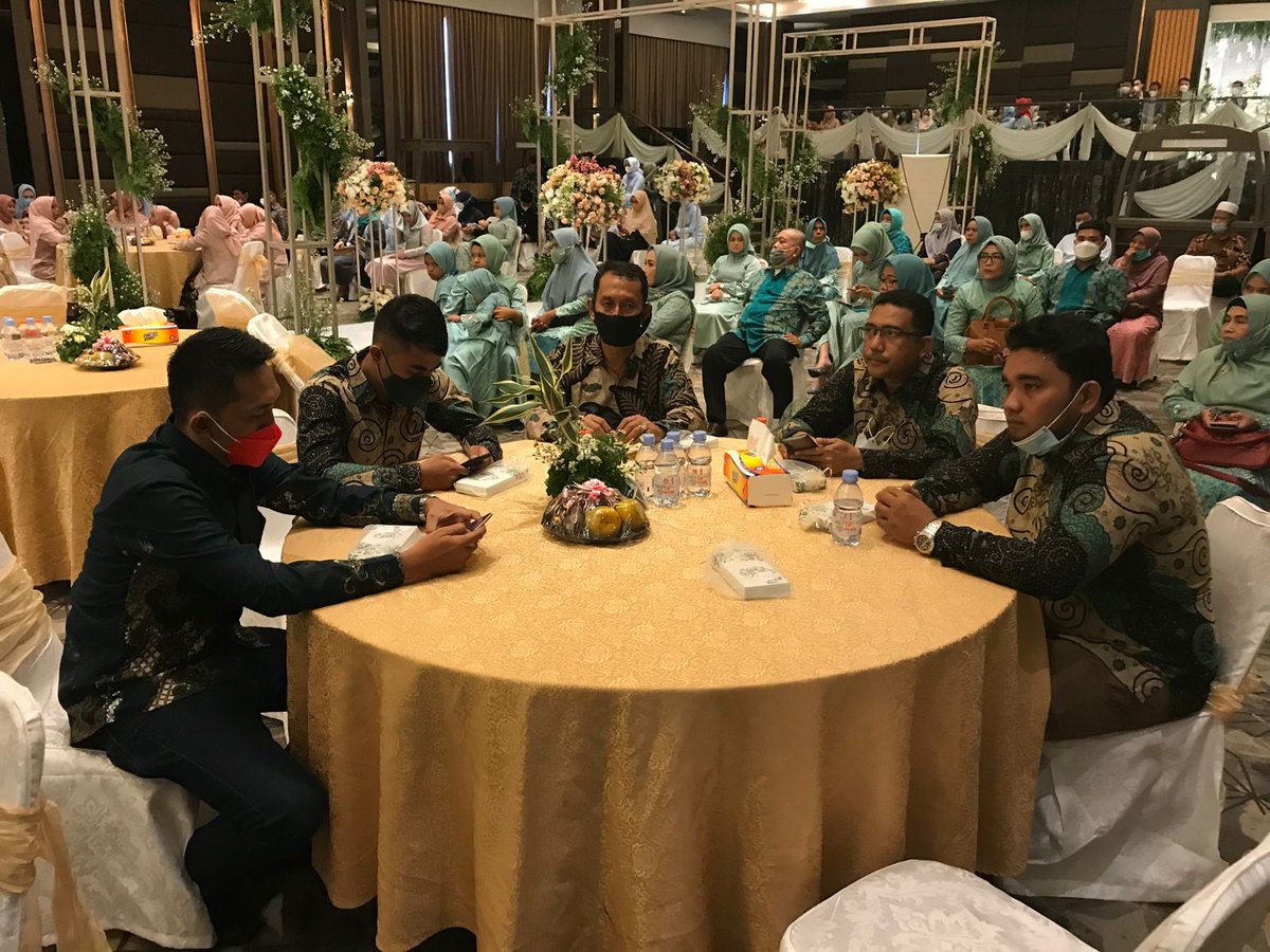 MSBlangpidie's tweet photo. Salah satu pegawai MS Blangpidie, Anshari Utama telah mengakhiri masa lajangnya bersama wanita pujaannya. Keluarga Besar MS Blangpidie mengucapkan, Selamat menempuh hidup baru Ari &amp; Tata, Semoga menjadi keluarga sakinnah, mawaddah, warahmah. 🥳🥳

#nyoecap https://t.co/caGDAqhghq
