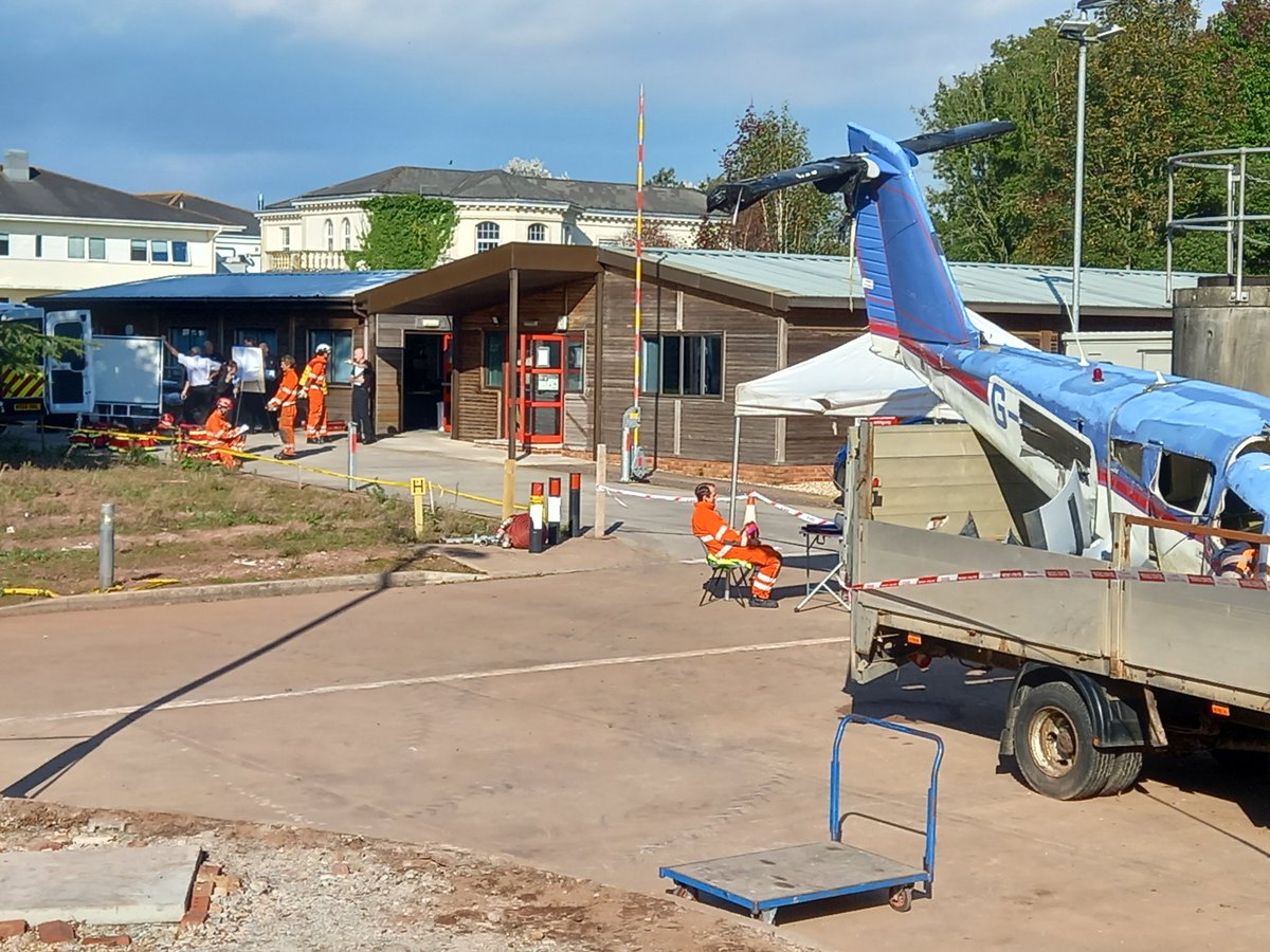 UKHeavyRescue's tweet photo. Enjoyable and informative day assisting @USAR_Capability and @DSFireUpdates with the NRAT UCC course.@AFRSHicksGate part of the ucc/ group exercise. #technicalsearch #usar #liftingandmoving #SWAH https://t.co/fSwFfnDrwk