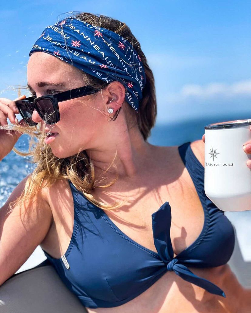 JeanneauAmerica's tweet photo. Just living her best #JeanneauLife❗
•
📍 Greenport, NY
•
📷 @courtneyymaguire #jeanneau #nc895 #ncweekender #cabincruiser #boatingnewengland #boatinglongisland #longisland #labordayweekend #jeanneauowners #jeanneauboats #jeanneaupowerboats #jeanneau895 https://t.co/vWSIMXskrS