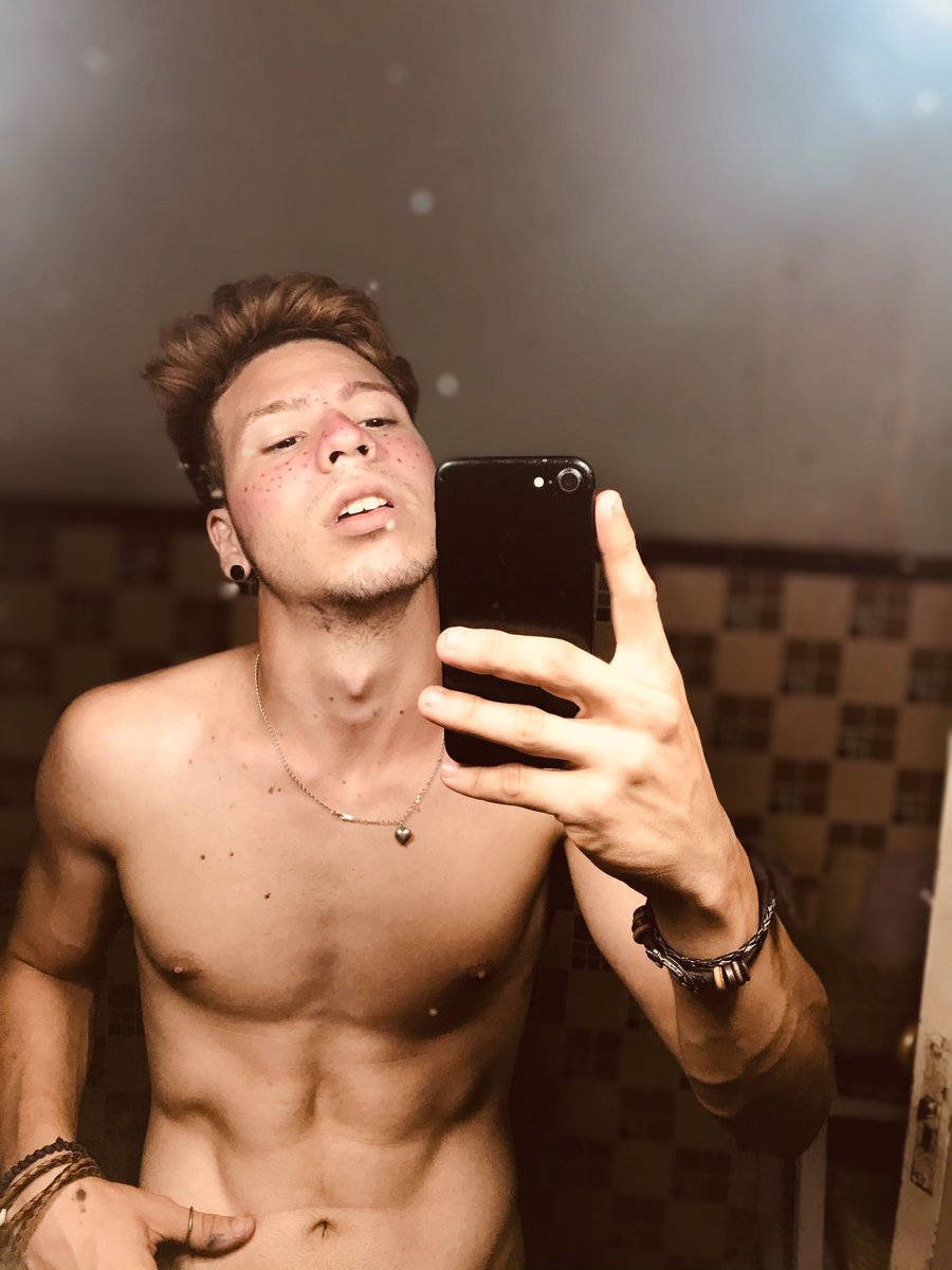 aportedpersona's tweet photo. No te dire nada solo deja q tu mente hable x mi 😏🌚 https://t.co/un5KjCiQRm