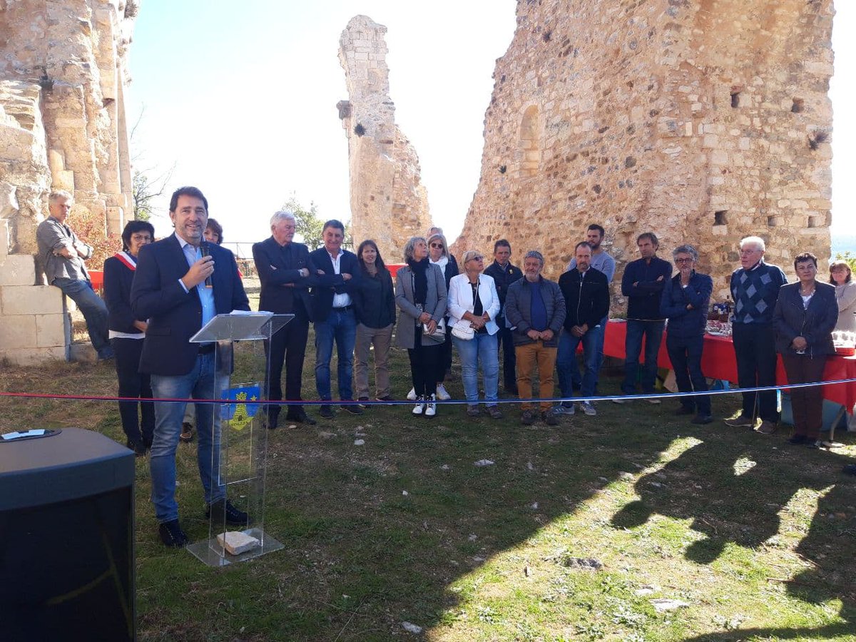 CCastaner's tweet photo. Inauguration de la restauration du village abandonné de Vière, à Ongles. 
Avec l'aide de l'Etat, la mairie a redonné vie à ce site exceptionnel, témoin de tout un pan de l'histoire provençale. 
La sauvegarde de notre patrimoine est porteuse de dynamisme, de cohésion et d'espoir. https://t.co/RVSgTz6OYb