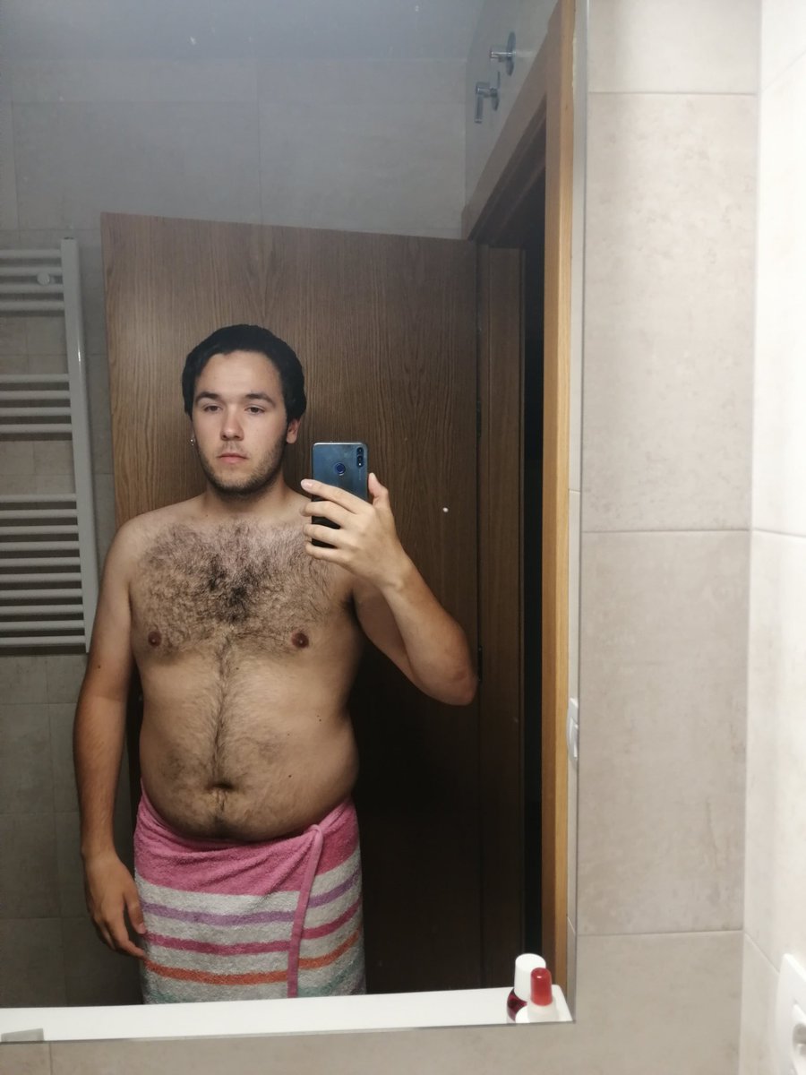 Edorta_Olea's tweet photo. No es fácil para mi subir esto, por que siempre he tenido mucho complejo por mi cuerpo.

29 junio 2020    //   16 octubre 2021

Año y medio ha pasado entre fotos -7kg muy contento con el cambio, pero no ha sido solo cambio físico sino también mental, estoy orgulloso del cambio. https://t.co/fxD6N9Ns99