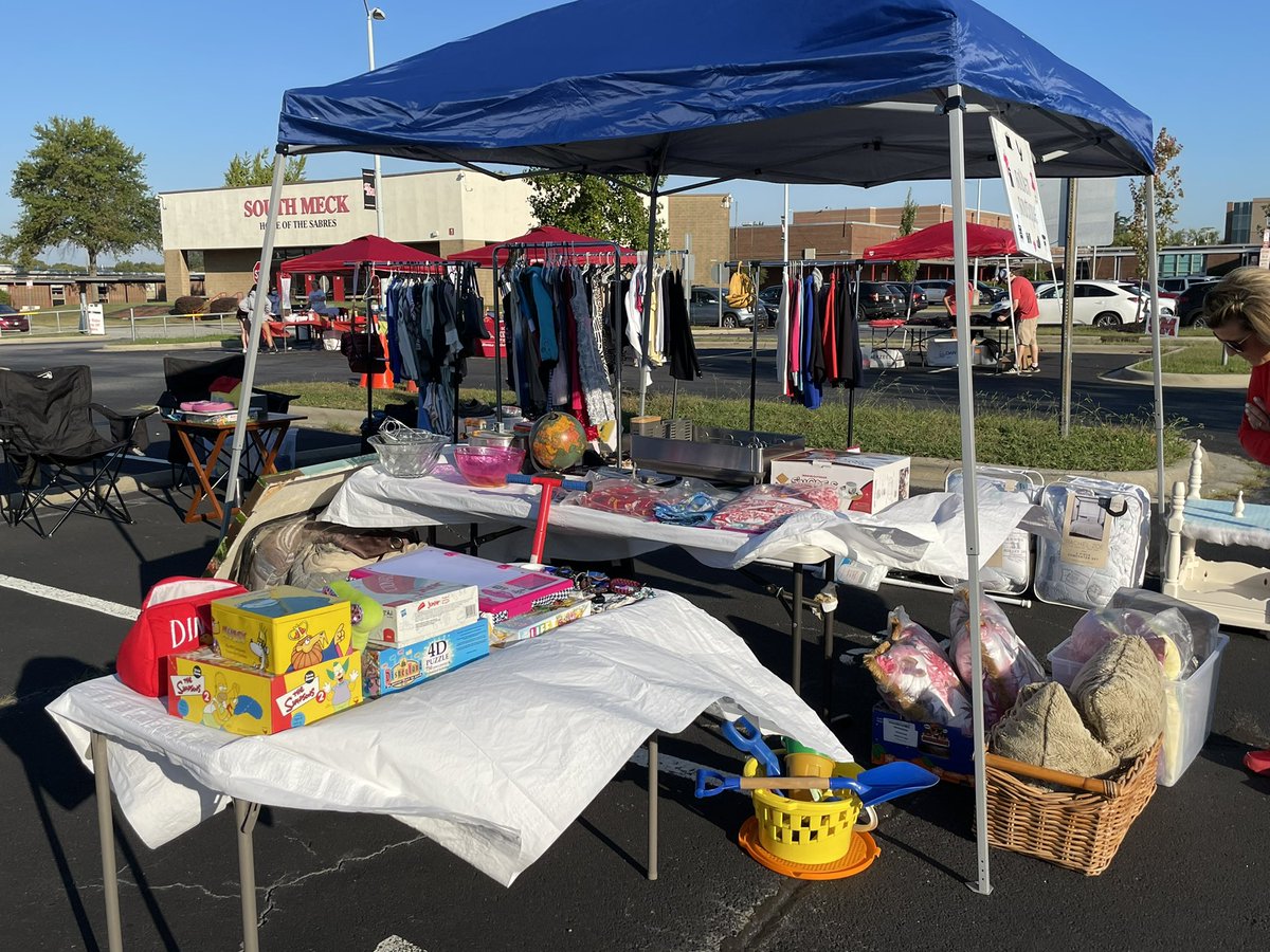 SOUTHMECKWBB's tweet photo. Stop by and shop the Bolden Boutique at the #SabreMarket https://t.co/kVEly23sf1