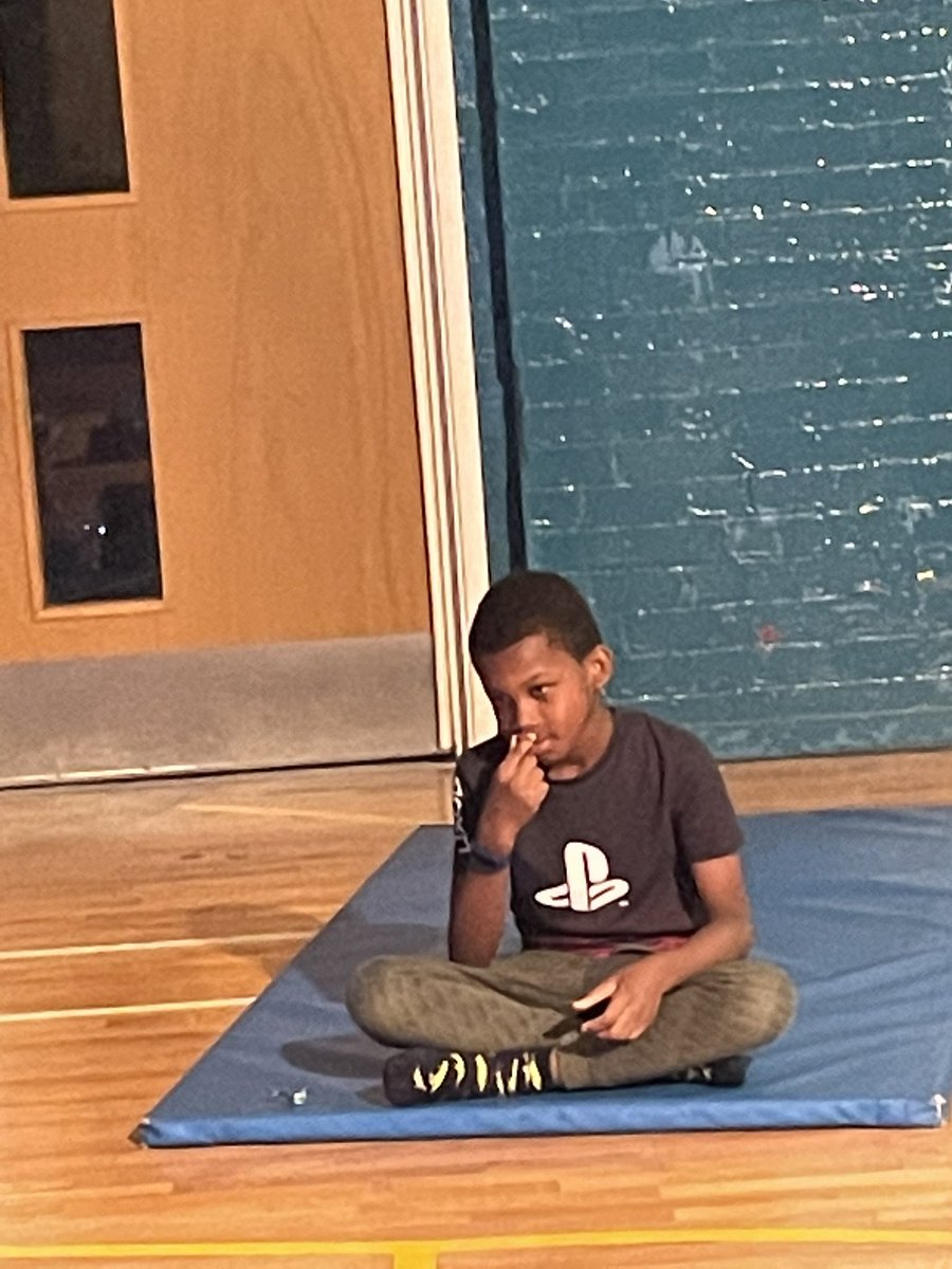 WHYCNunhead's tweet photo. #ChocolateMeditation with @SarahTReiki ! @JPFoundation @dotbschools #mindfullness #youthwork https://t.co/FXxYh0wpjs