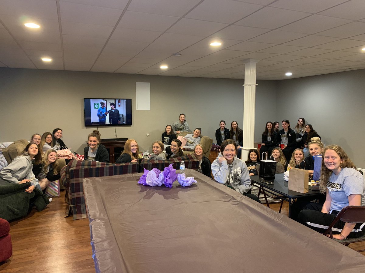 LoogooteeVball's tweet image. Thank you Blake Funeral Home for breakfast this morning!! #SectionalWeek #LHSVB #TBH