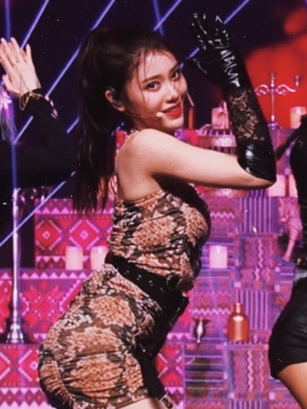 _XlAOTING's tweet photo. ㅤ
ㅤ
ㅤㅤ  𝑇oday, I serve you my killing part on Snake. 어쩌니 순진한 아이야. 💜 Would you tell me what’s your impression when you see that part?
 ㅤ
ㅤ https://t.co/37qiLwOoUB