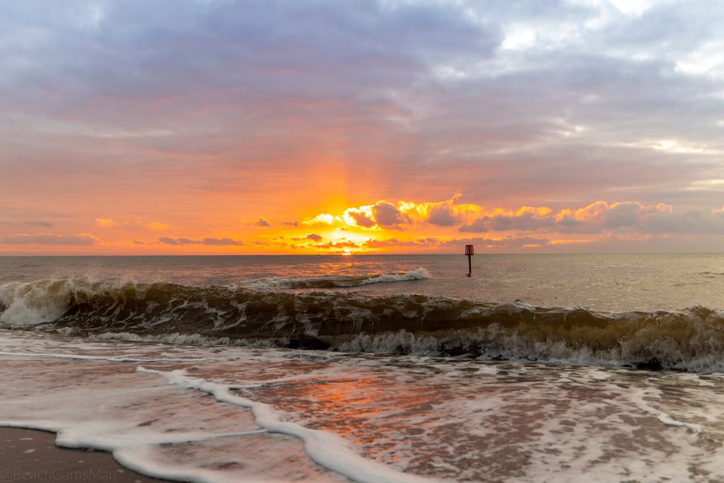 CoastCams247's tweet photo. One year ago today...
โข
โข
โข
โข
โข
#bestsunrisesunset #awesomesunrise #colorfulsunrise #all_sunrise https://t.co/6WKXt2wyKy