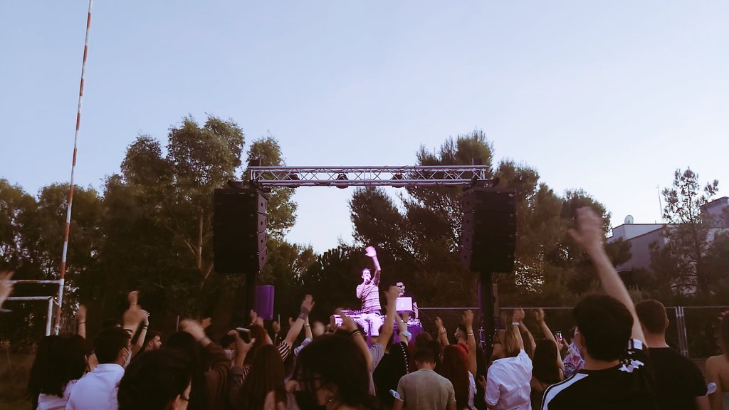 HernanExt's tweet image. Ayer organizamos el @CEUEX_ WELCOME FESTIVAL 🎶 Salió todo genial y disfrutamos de buenísima música local y del gran @miguelsubze. Muchas gracias a todos!