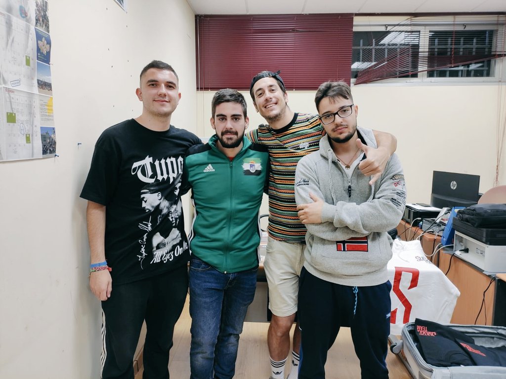 HernanExt's tweet image. Ayer organizamos el @CEUEX_ WELCOME FESTIVAL 🎶 Salió todo genial y disfrutamos de buenísima música local y del gran @miguelsubze. Muchas gracias a todos!