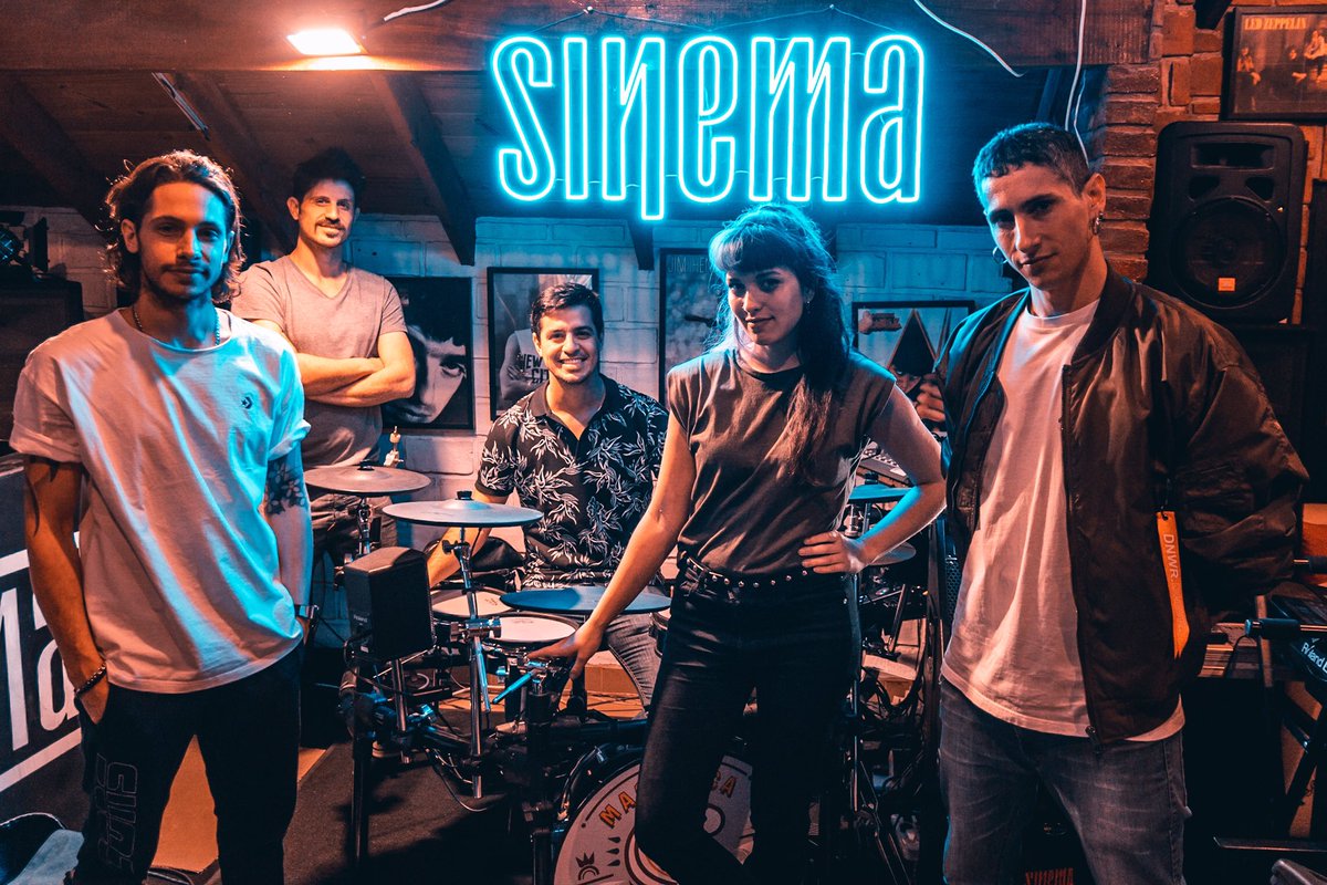 Los esperamos a todos 22hs en Gier Palermo para disfrutar de una hermosa fecha a beneficio del @hakunamatata.merendero , no se olviden su alimento no perecedero🤘🏻