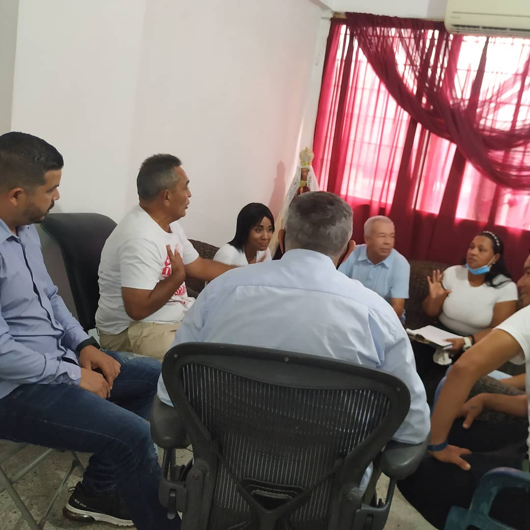 Visita de Nuestro Candidato a la Alcaldía del Municipio Libertador y el Candidato a Gobernación Artemio Leonett.

Kelin Bolivar Alcalde.
