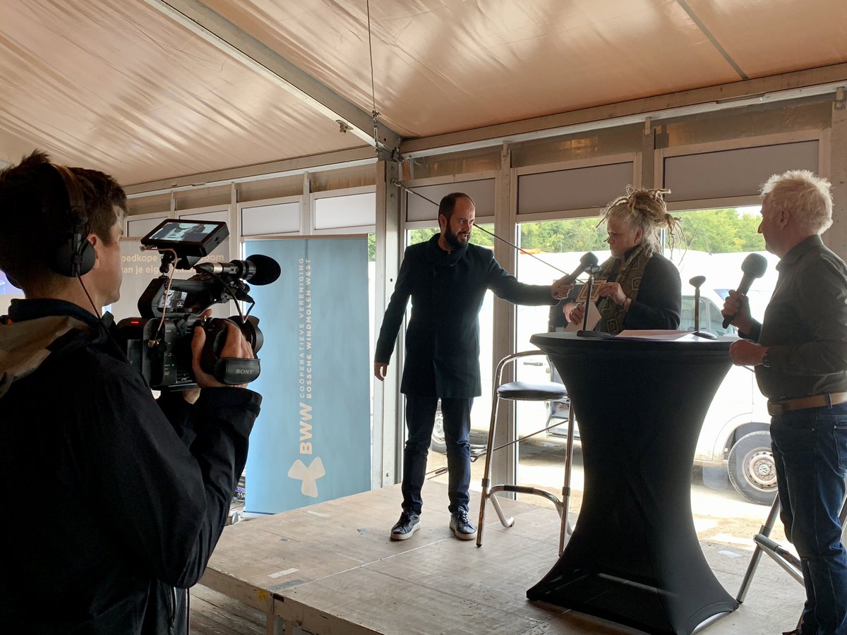 coopBWW's tweet photo. Feestje met 540 leden plus aanhang. Aan de voet van onze eigen coöperatieve Bossche Windmolen West. Samen op weg naar een duurzaam @shertogenbosch! https://t.co/V81ovXVnoi