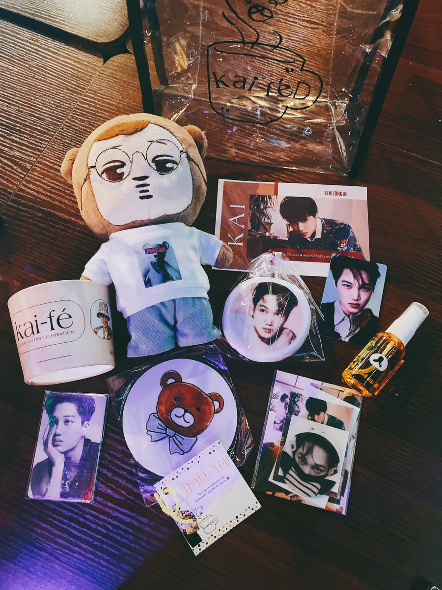 iamANAye's tweet photo. Beary happy day🐻💛
Thank you #Kaigoms for making this a success(@kaigomph @stationkai)
@cafealegriamnl turned into a KAI-themed cafe #KAIFEmnl
@allforkph represent @kimjonginfiles @kaizkdlin88 and me in our Kaist shirt😉 (taking orders)
Til our nxt event for our best boy Jongin https://t.co/8sbcCr5Q1P
