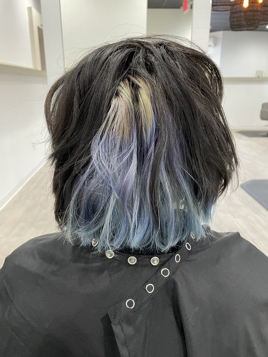 Qu33nMayhem's tweet photo. Yesterday’s #HairJourney was leaving em #GreenWithEnvy 
Used @PulpRiotHair #Absinthe #Guardian #Area51 #Lemon 
Pre lightened with @Redken5thAve #FlashLift #20vol 
As always @olaplex #No1 was used during lightening! Finished with #No6 #No7 #Hair #Hairstylist https://t.co/2jDty5oNgL