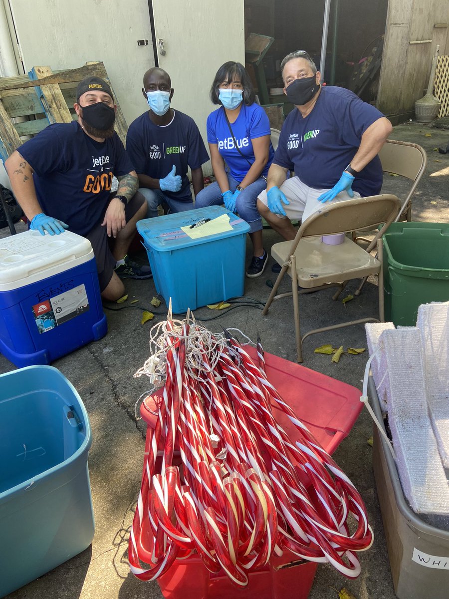 DholakiaSwati's tweet photo. This amazing FLL CSR Team@is spreading the JetBlue for Good in the Community! Thousands of holiday lights and hundreds of Holiday Decor sorted labeled ready for the Holidays: Doing good feeling good #JB4G #lovemyteam https://t.co/WnlUyBanJ6