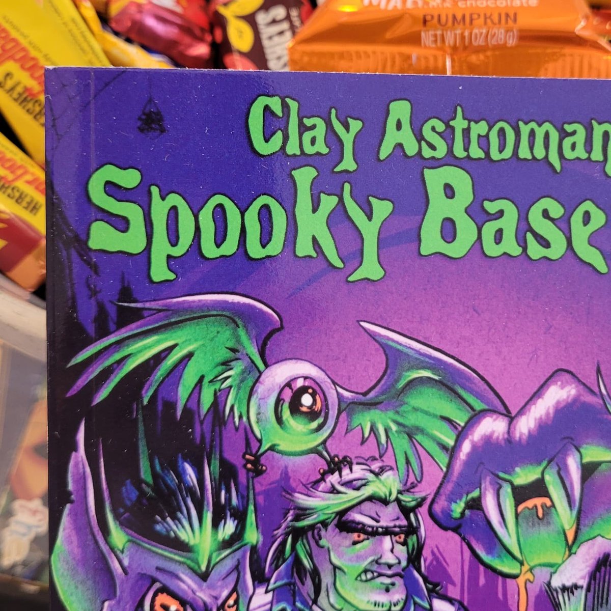 ClayAstroman's tweet photo. It's a bird, it's a plane, it's a #SpookyBasementSaturdays! There are 900 flying eyeball monsters in #WelcometoMonsteropolis. I've dug these boys since I was a kid, but their prevalence/design was also inspired by the decorations in Richmond's @GWARbarRVA! ๐๐๏ธ๐ชถ #SpookyBasement https://t.co/cHiFLBLQ4d