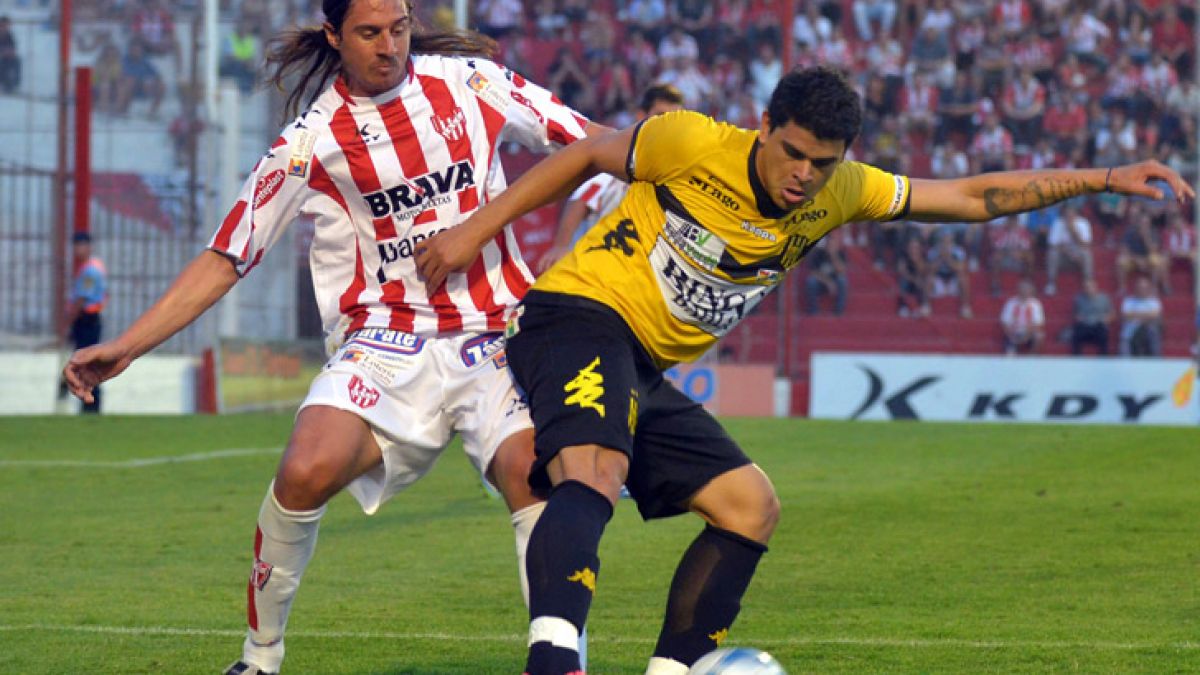 A partir de acá, Olimpo va a tener varios altibajos consecutivamente...tras conseguir el ascenso a primera división en 2007⬆️, en 2008⬇️vuelve a caer en la B Nacional, para volver en el año 2010⬆️. En 2012 el aurinegro volvería a la🅱️y al año siguiente regresaría a primera🅰️.