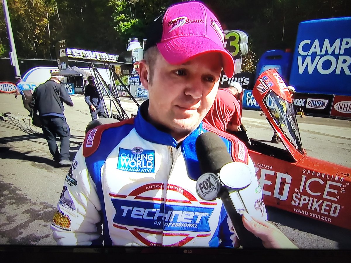 NikkiAriesMedia's tweet image. So freaking excited for @jlhdragster - he finally broke 330mph! New personal best with 3.69! Way to go! #NHRATV #NHRA #RMFD @TECHNETpros @RLCarriers