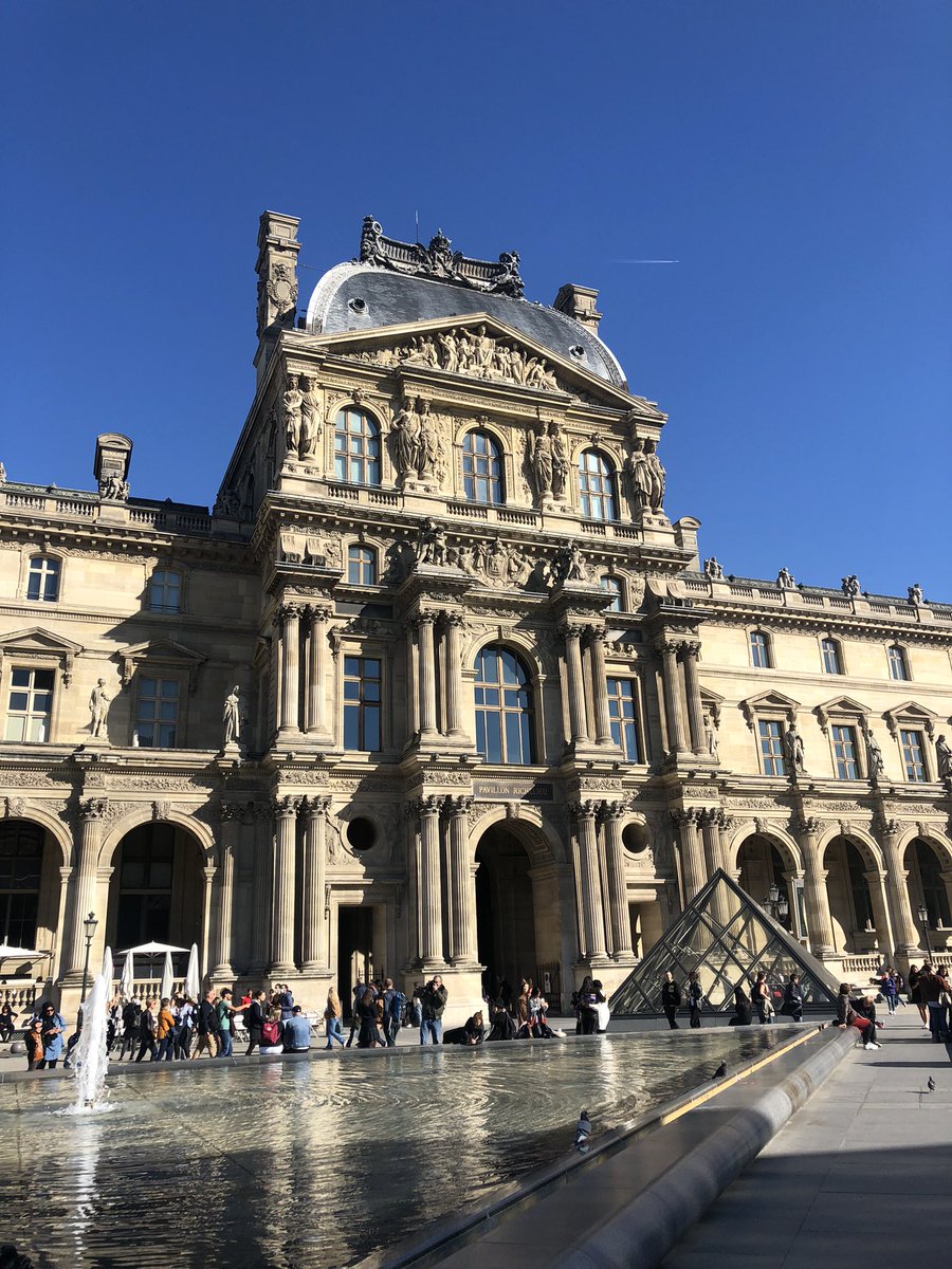 Elin_Roberts_'s tweet photo. Saturday spent at the Louvre. Absolutely loved the exhibition of the Egyptians and Islamic Art.
#paris #louvre #studentinparis https://t.co/S1Qgupz6mR