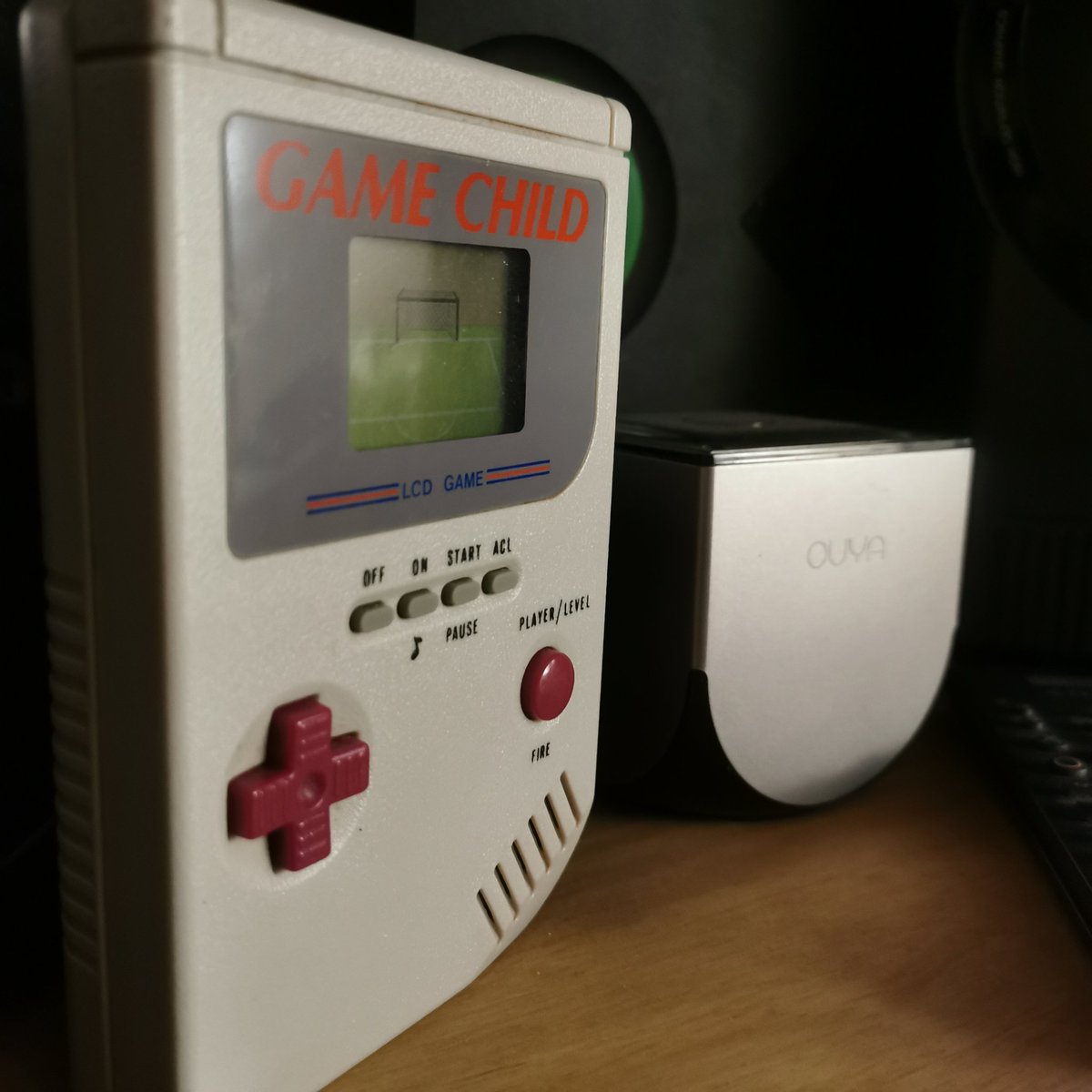 Matt_GamesYT's tweet photo. Still my favourite 'knock off' gameboy. Pride of place next to the Ouya 😅
#gameboy #gamechild https://t.co/SvqSKfqkpF