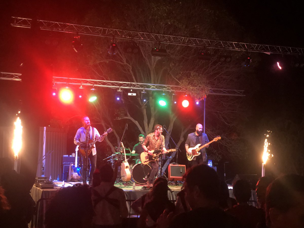 <a href="/ElCortijoAtq/">El Cortijo Lounge</a> Espectacular concierto de los #LosPacos !!!