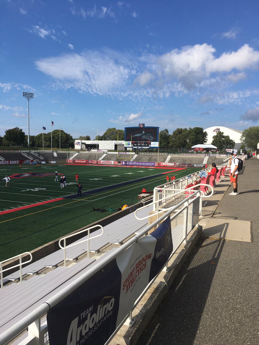 bheyman99's tweet photo. At LaValle Stadium on the Stony Brook campus for @NewsdaySports. Here to cover #StonyBrookFB (1-5, 0-3 CAA) vs #DelawareFB (3-2, 2-1). SBU has lost 4 straight, averaging just 16.7 ppg. overall. #BlueHens #SBAthletics #CAASports #SeawolvesUnited https://t.co/Mn65ciuHG5
