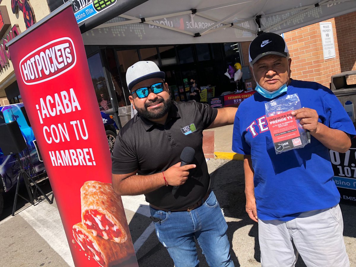 wolfiehernandez's tweet photo. Estamos en vivo con @hotpockets en @ElRanchoCorp del 1909 E Park Row Dr, Arlington, 76010 https://t.co/EYg9gNCPXG