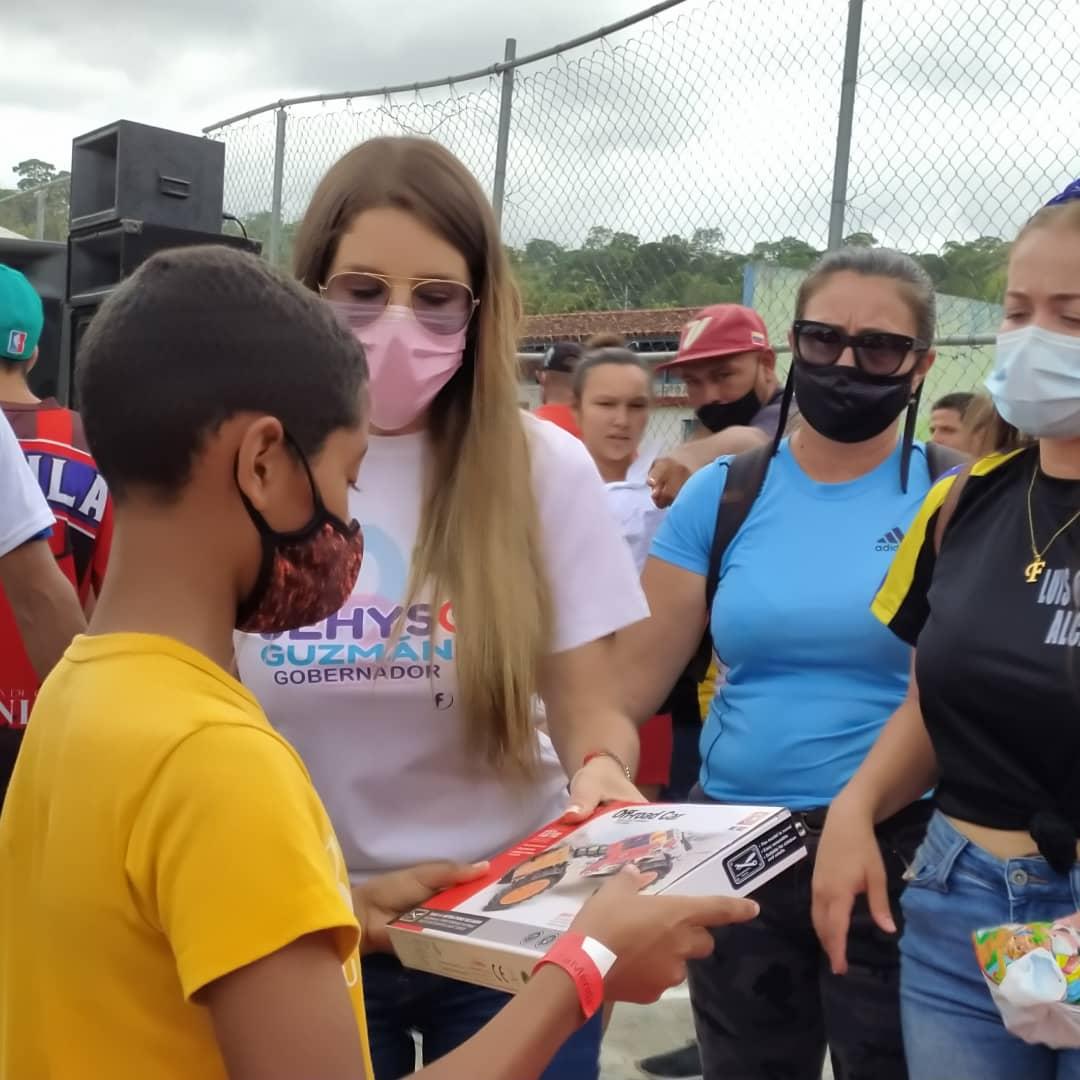 DaiverAlcalde's tweet photo. @AlegriaSobreRuedas llegó a Tucaní, para brindar alegría a los más pequeños. Gracias @NicolasMaduro @JEHYSONGUZMAN @Gairimar @luisomardittaa1 https://t.co/Iom6YdOsZB