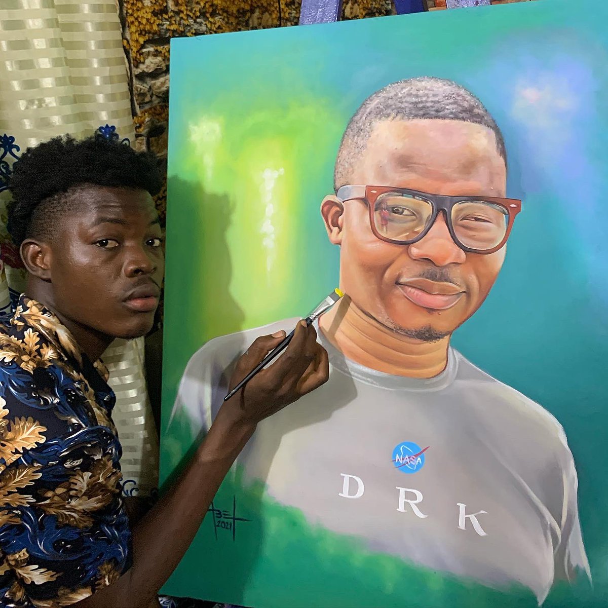 A_windas's tweet photo. Best Youngest artist in Liberia, kindly follow to see more ✍🏽🙌🏼

He’s @A_windas, book an appointment now and make someone smile through his crafts, Wow!  Liberia is blessed with talented youths 🇱🇷🌸 #art #awindas https://t.co/Fkn92uli3O