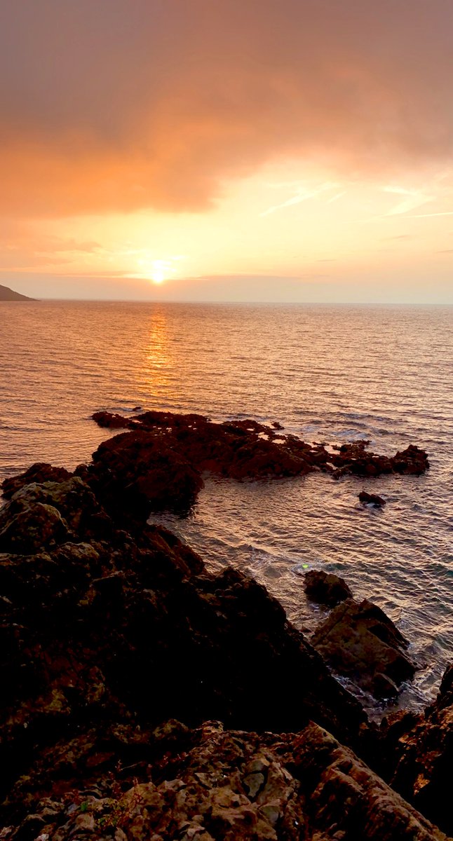 5amJones's tweet image. The Gower Peninsula… from sunrise to sunset… @SwanseaOnline10 @GowerTwit #Langland #Caswell #Threecliffs #Wormshead #seaswim #beautiful #home #uglylovely #seasidetown