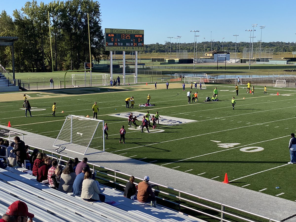 AlmaSoccerClub's tweet photo. Another beautiful day for some FC Alma Soccer at Airedale Stadium! #FCalma #only1Airedale @AiredaleSoccer https://t.co/wzN2a6kANs