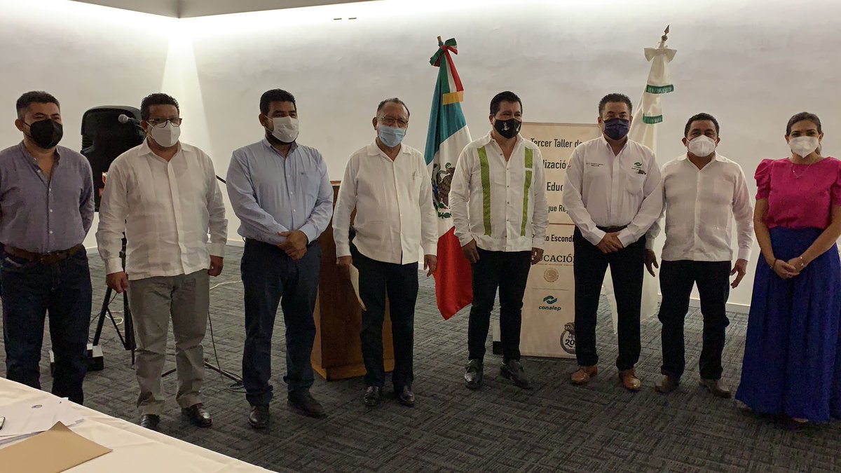 MarcoGEscamilla's tweet photo. El Gobierno, lo Académico y el Sector Privado, se deben de unir para seguir haciendo de Puerto Escondido, un destino turístico a la vanguardia. https://t.co/mYLaPgLcdT