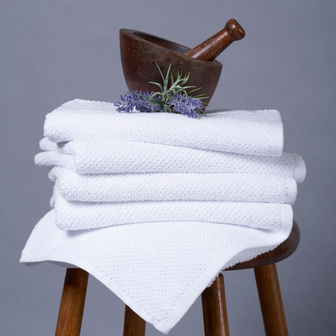 Soft, absorbent, and plush- This limited edition rib hemmed towel features the same weave as our best-selling Lotus, with a decorative touch! 🧵

#mysevenfoldhome #bathtowels #spatowel #soft #absorbent #limitededition #clean #homedeco #interiordesign #luxurylinens #spa #bath