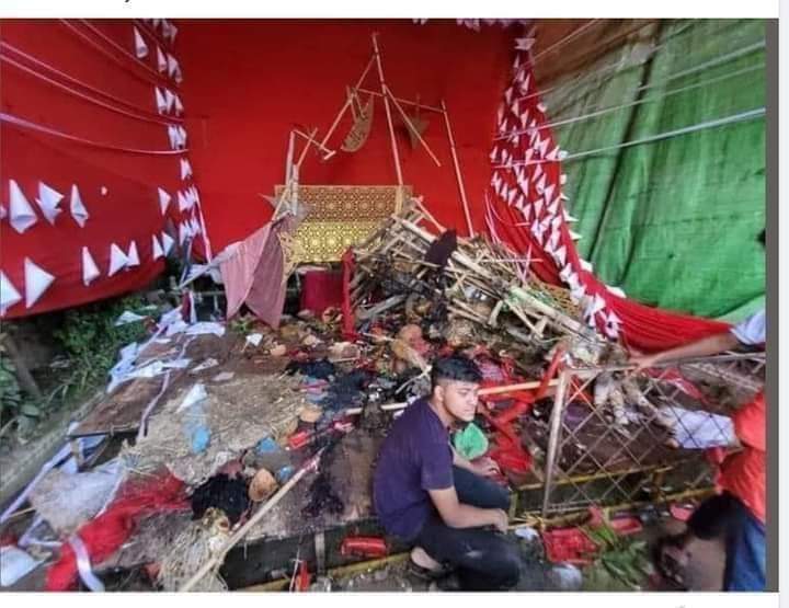 ShawonDhar_'s tweet photo. Protect our community..
We demand safety of Bangladeshi Hindus. ✊
#savebangladeshhindus
#Stopcommunalattack
#SaveBangladeshiHindus
#BangladeshiHinduWantSafety
#WeDemandSafety
#WeDemandJustice
#SaveHindus
#SaveHinduTemples
#SaveOurCommunity
#SaveHumanity
#Stop_Communal_Attack https://t.co/c6EvSkLe4D