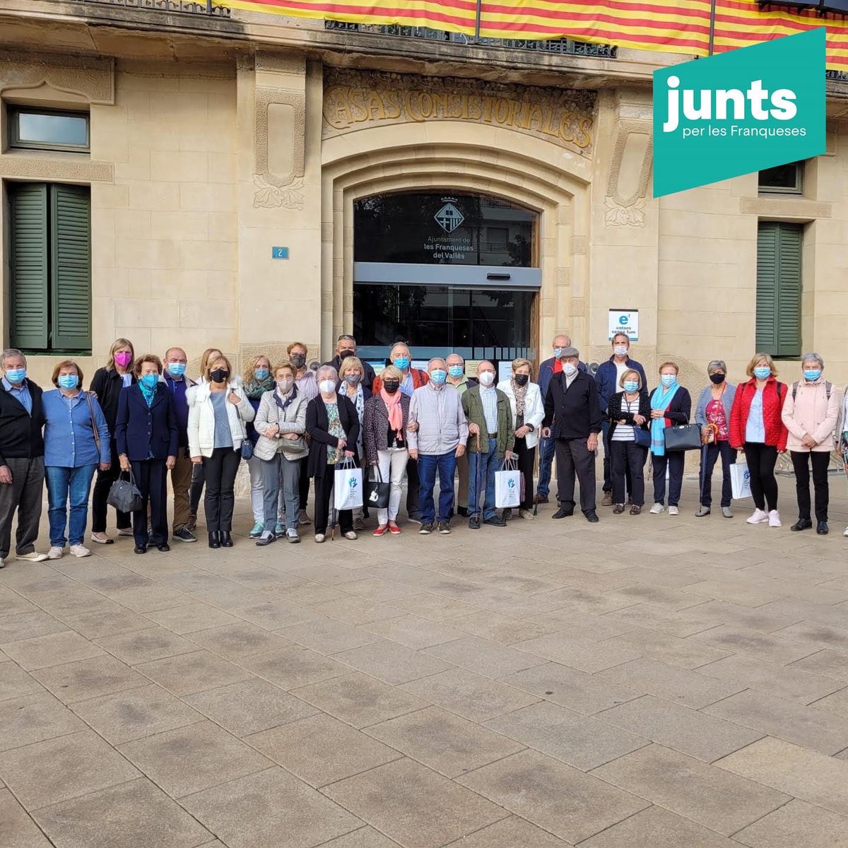 Imatges d’arxiu de la segona sortida del dia 13 d’octubre, que es va realitzar per conèixer els nostres 5 pobles i el conjunt del municipi. Els participants van poder descobrir molts fets històrics i anècdotes que, en molts casos, es desconeixien.
 
#jxlf #lesfranqueses