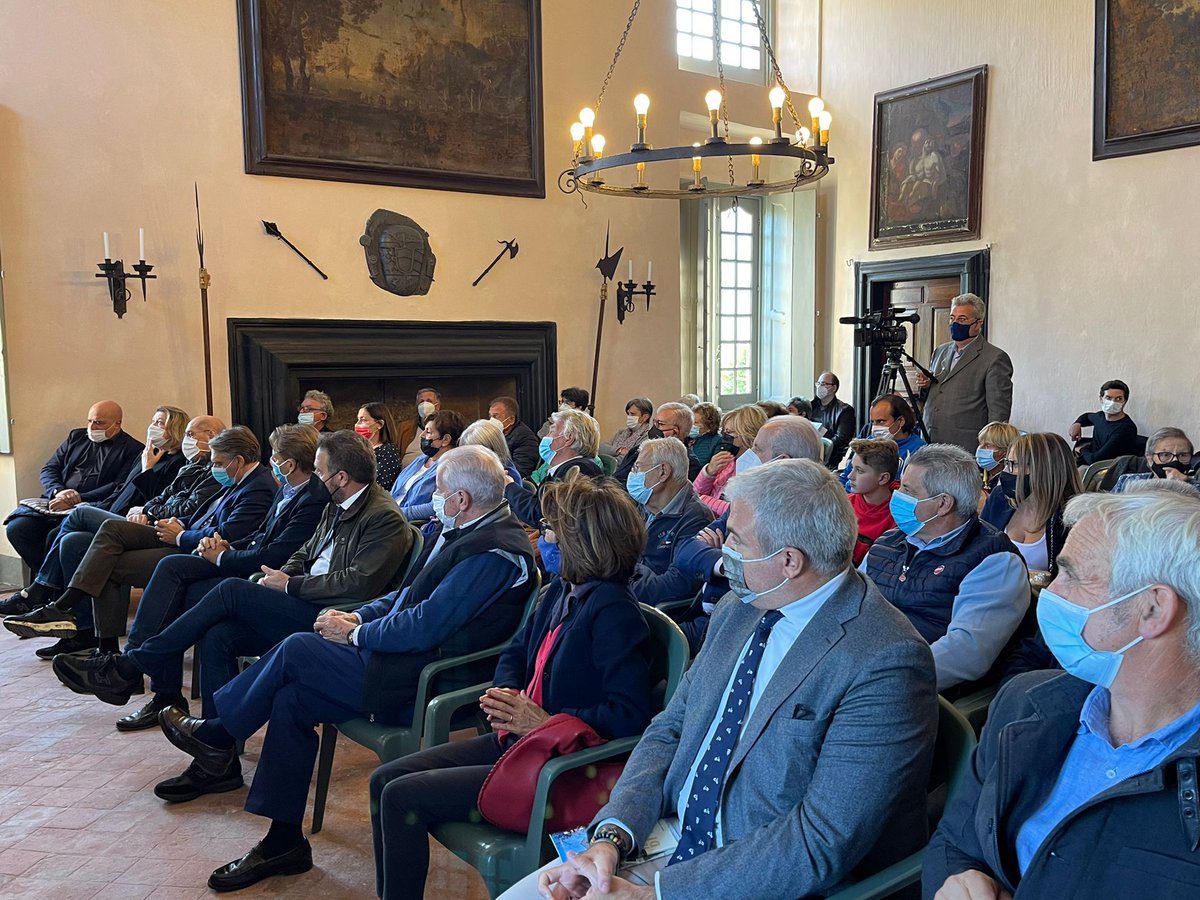MCampomenosi's tweet photo. Oggi nella stupenda #Rezzo (IM), in #ValleArroscia, #Liguria per un bel convegno sulle #viedelsale tra #Nizza, #Genova e i #Savoia.
Bravo Sindaco #Adorno! https://t.co/U3ZXGV0Arj