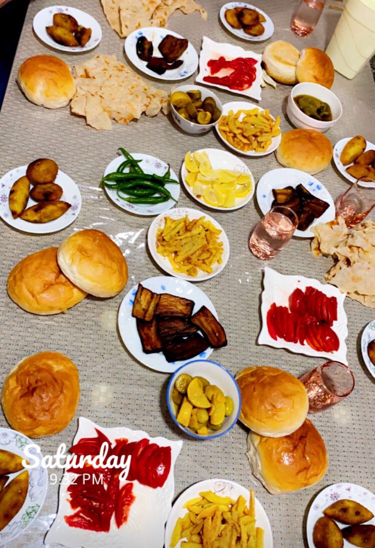 بعيد عن السياسة والغزل شلون عشا مكانكم خالي.     وعاشت ايدي