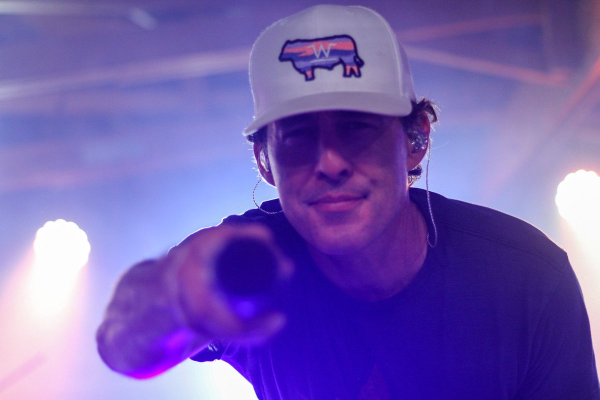 kay_mundon's tweet photo. long live cowboys @aaron_watson https://t.co/rhS8UZ8YfN