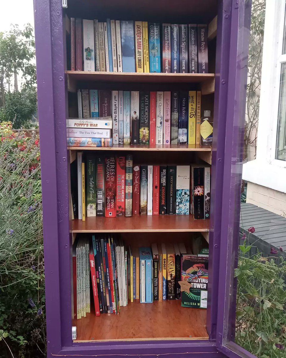 AvenueFree's tweet photo. Today's selection of free books donated by local readers, plus the new books I added this morning. Including @mikegayle @KweiQuartey @EvanWinter
#LittleFreeLibrariesOfTwitter #AuthorsOfColour https://t.co/Li0LVjIiyX